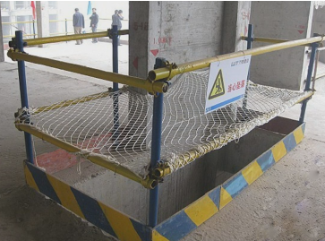 二級建造師考試建筑工程施工安全管理：洞口、臨邊防護